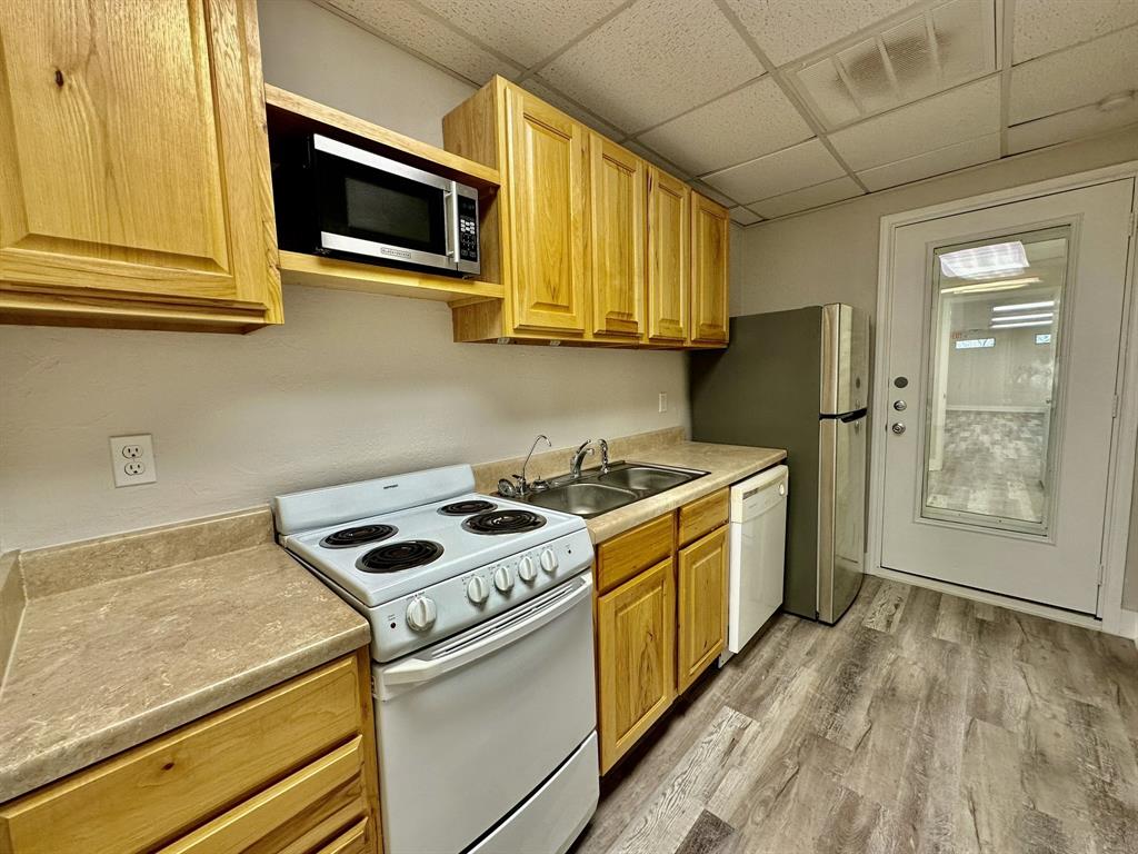 115 E College Street 103 Property Photo 6