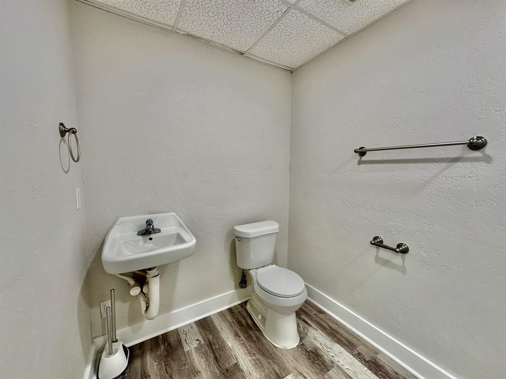 115 E College Street 103 Property Photo 8