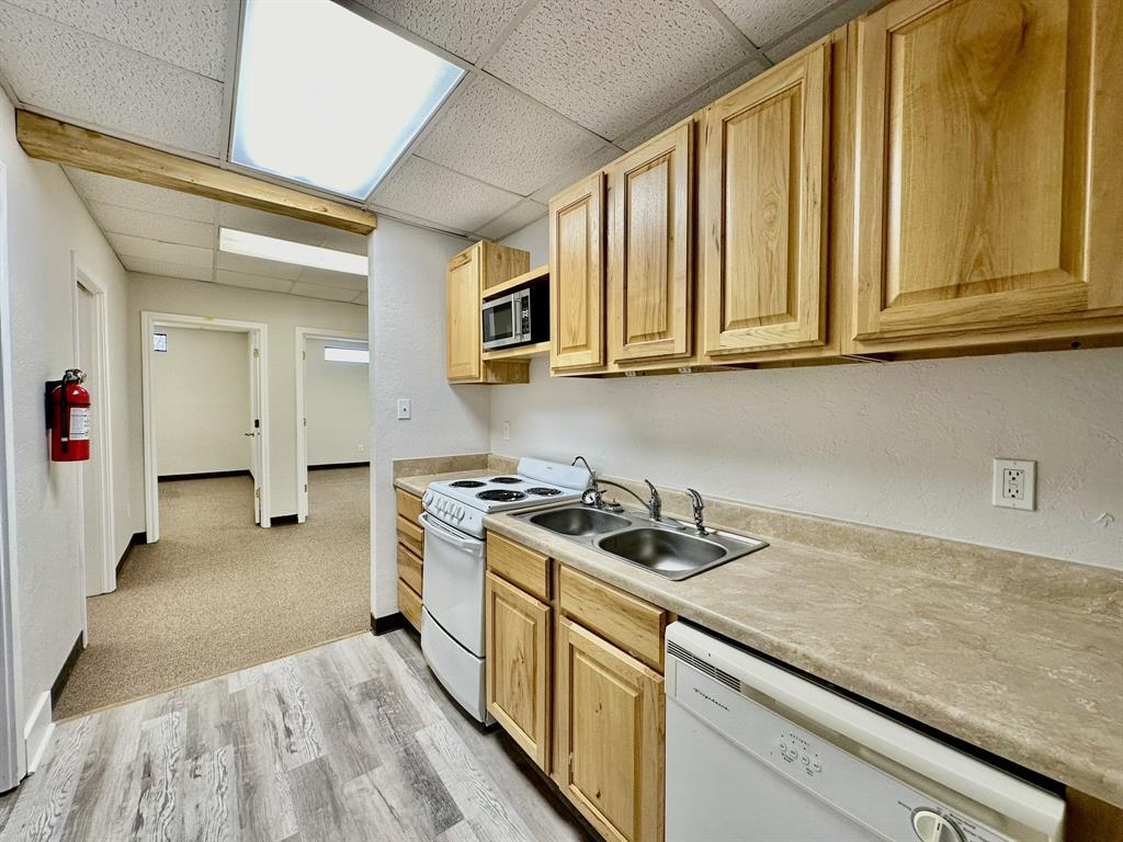 115 E College Street 103 Property Photo 9