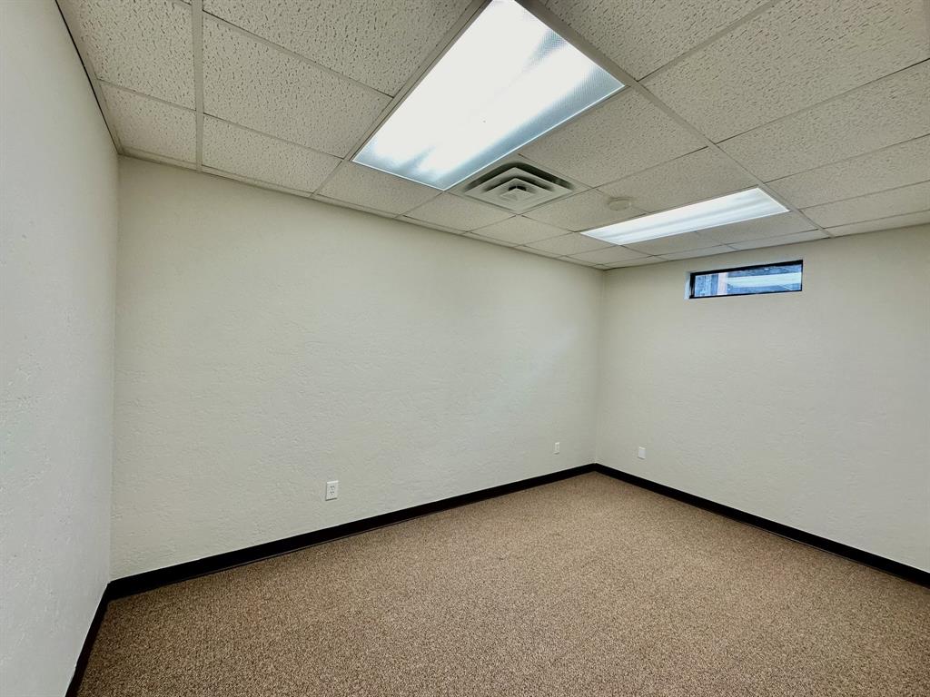115 E College Street 103 Property Photo 14
