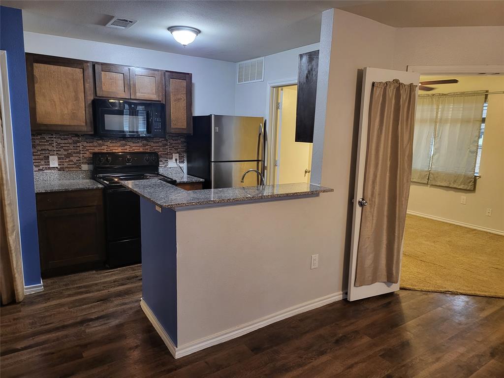 9837 Walnut Street Property Photo 4