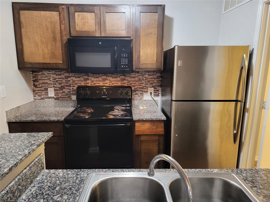 9837 Walnut Street Property Photo 9