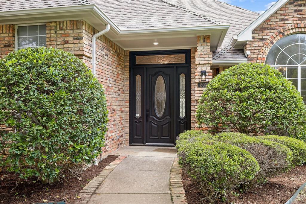 208 Salem Court Property Photo 3