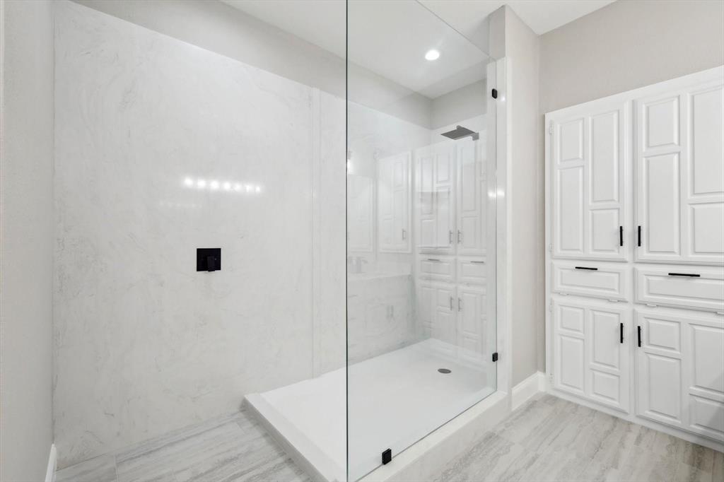 208 Salem Court Property Photo 18