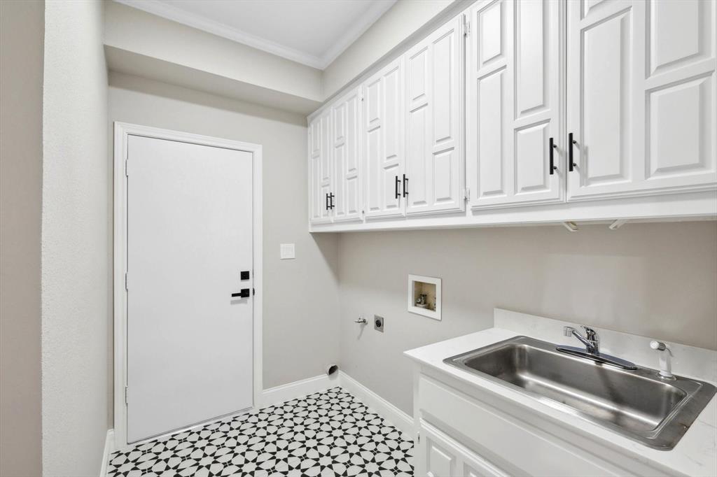 208 Salem Court Property Photo 27