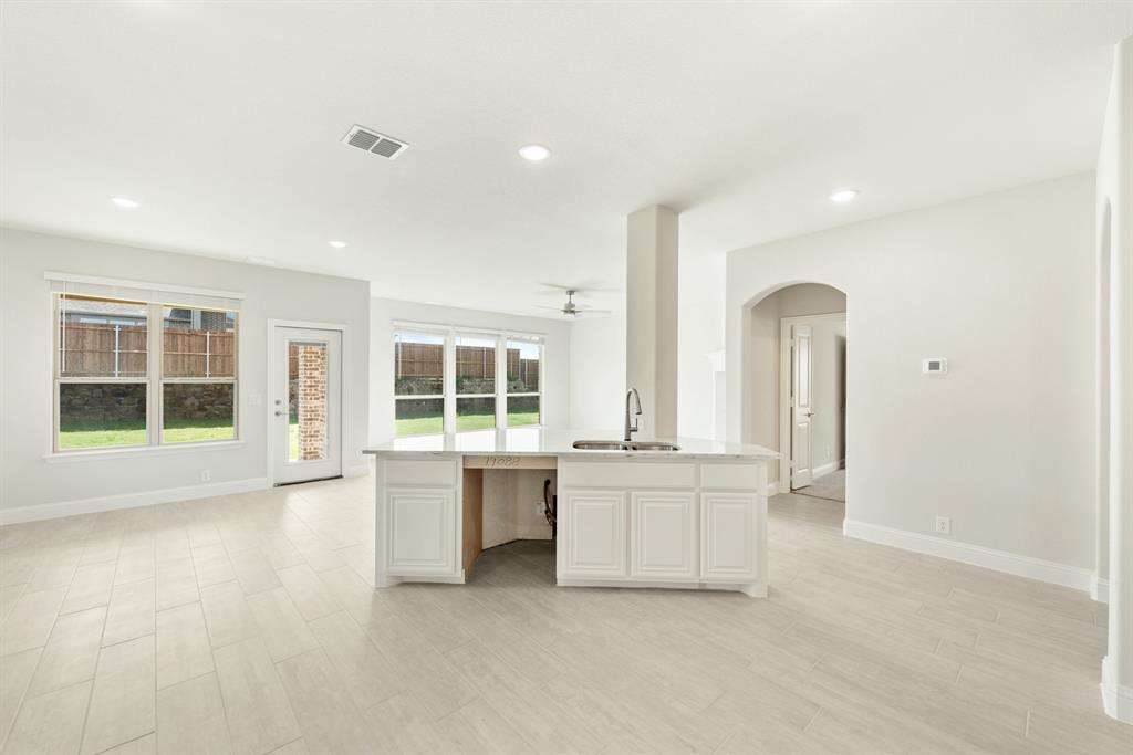 2036 Flora Lane Property Photo 8