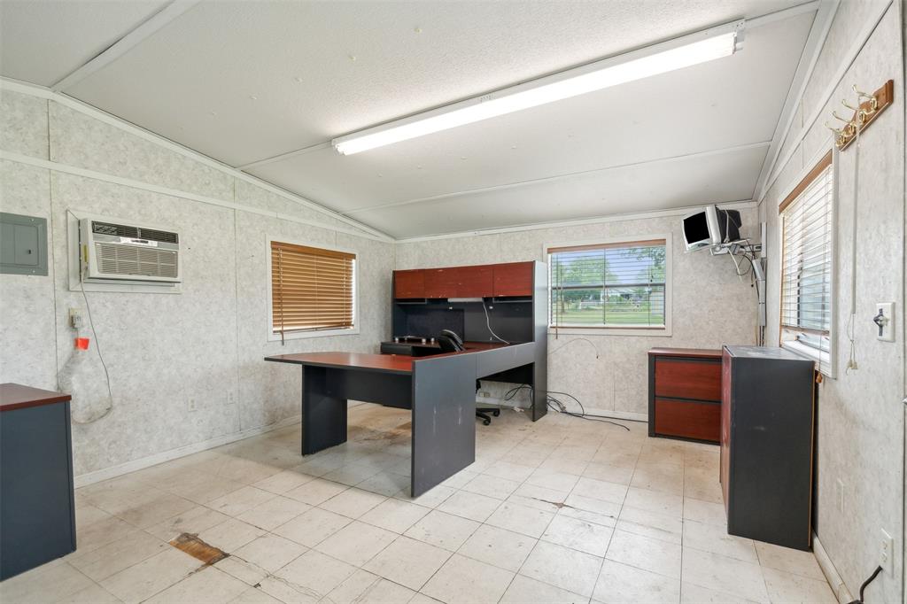 8740 I-20 Property Photo 26