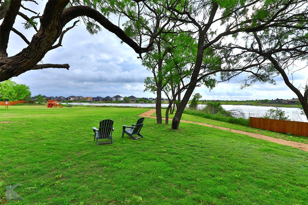 1645 Griffith Road Property Photo 3