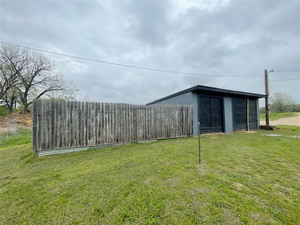 625 E Us Highway 69 Property Photo 6