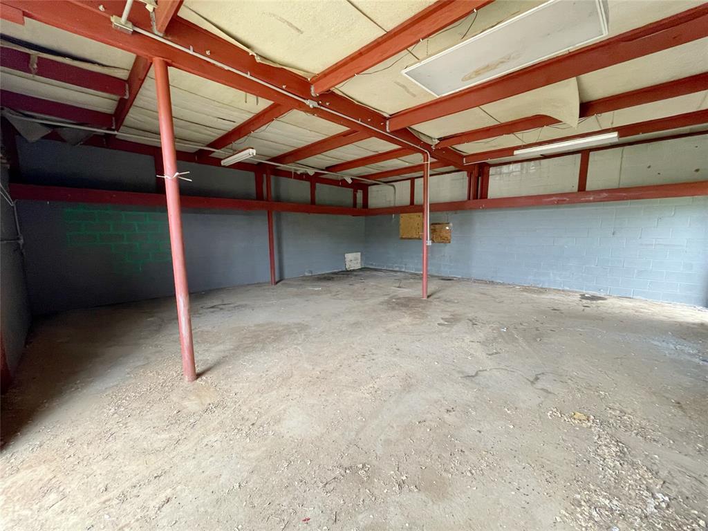 625 E Us Highway 69 Property Photo 10