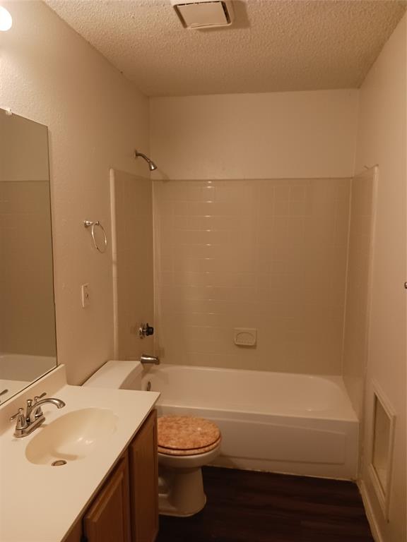 5202 Wyndham Court Property Photo 2