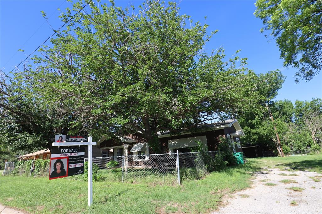 910 S Bassett Street Property Photo 1