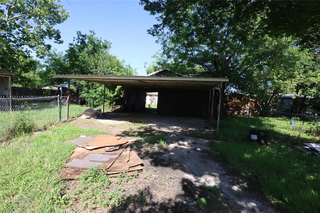 910 S Bassett Street Property Photo 3