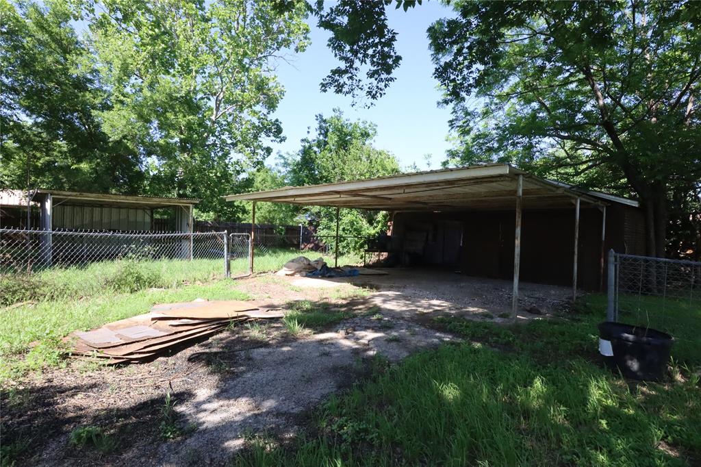 910 S Bassett Street Property Photo 4