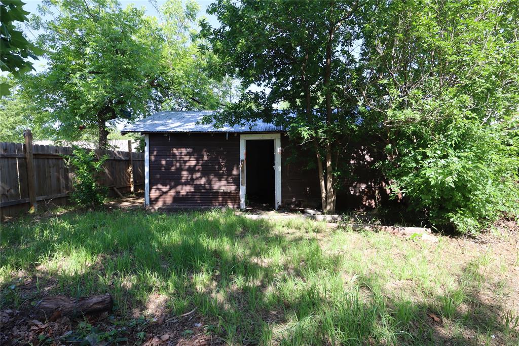910 S Bassett Street Property Photo 8
