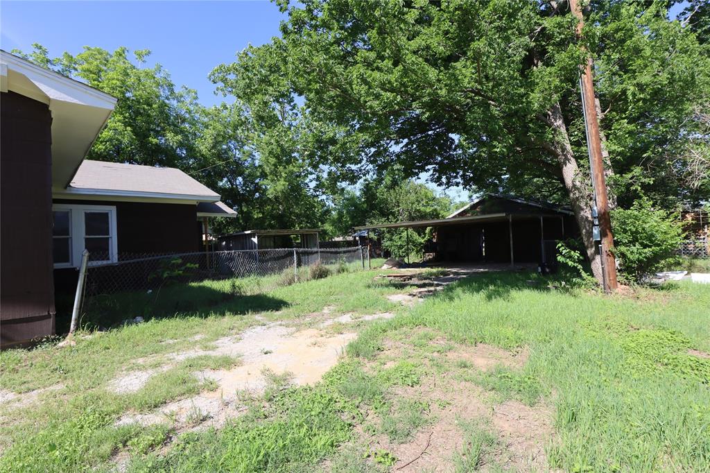 910 S Bassett Street Property Photo 9