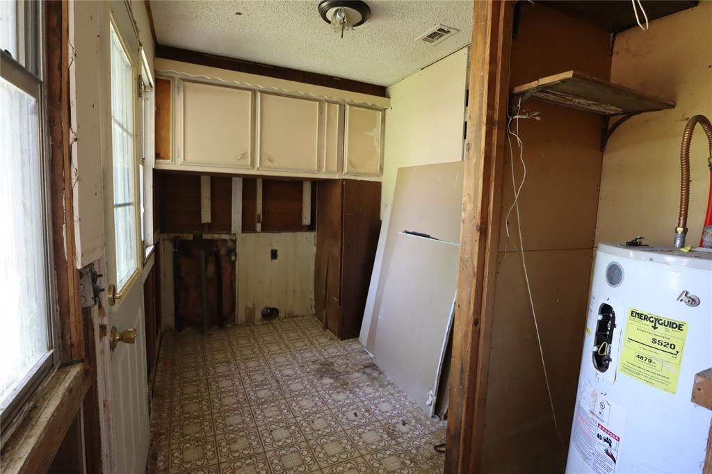 910 S Bassett Street Property Photo 19