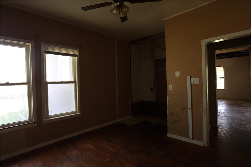910 S Bassett Street Property Photo 20
