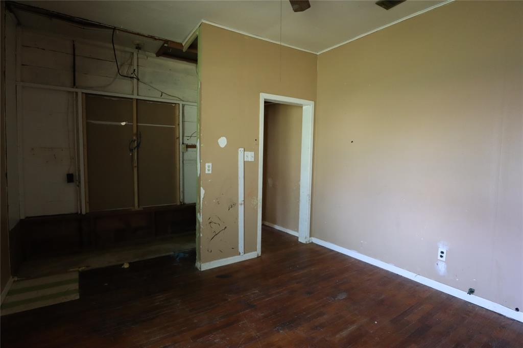 910 S Bassett Street Property Photo 21
