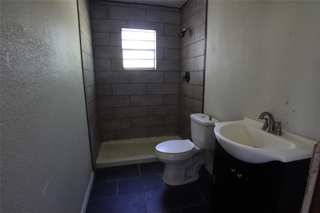 910 S Bassett Street Property Photo 23