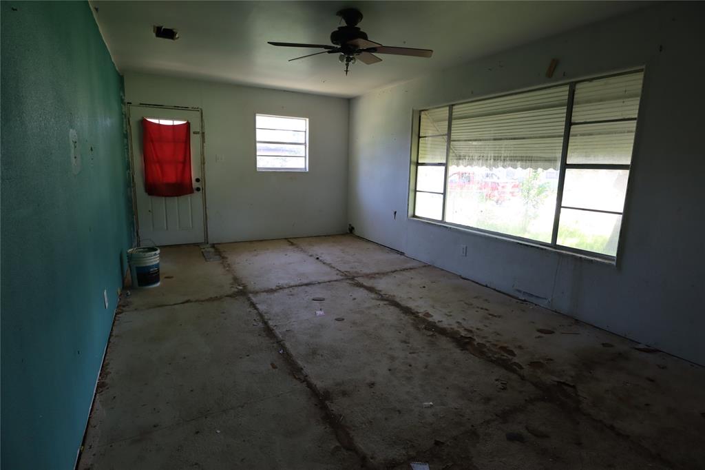 910 S Bassett Street Property Photo 24