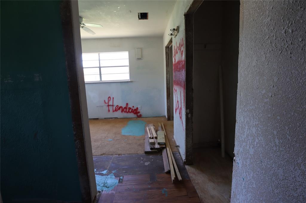 910 S Bassett Street Property Photo 25