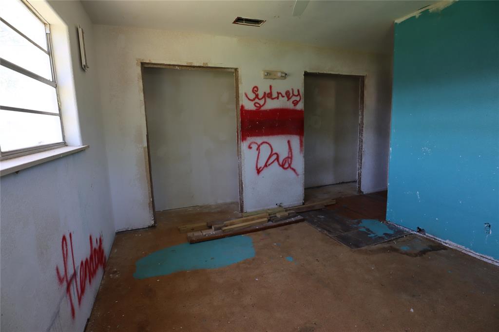 910 S Bassett Street Property Photo 27