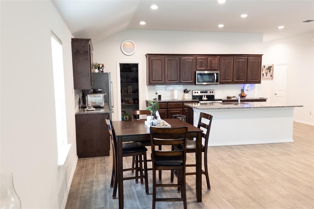 9916 Mescalbean Boulevard Property Photo 8
