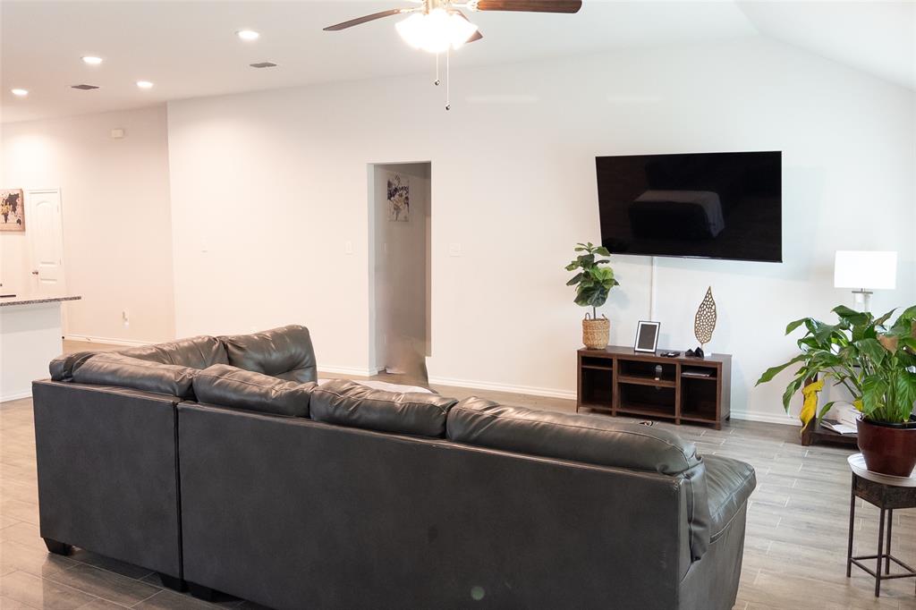 9916 Mescalbean Boulevard Property Photo 10