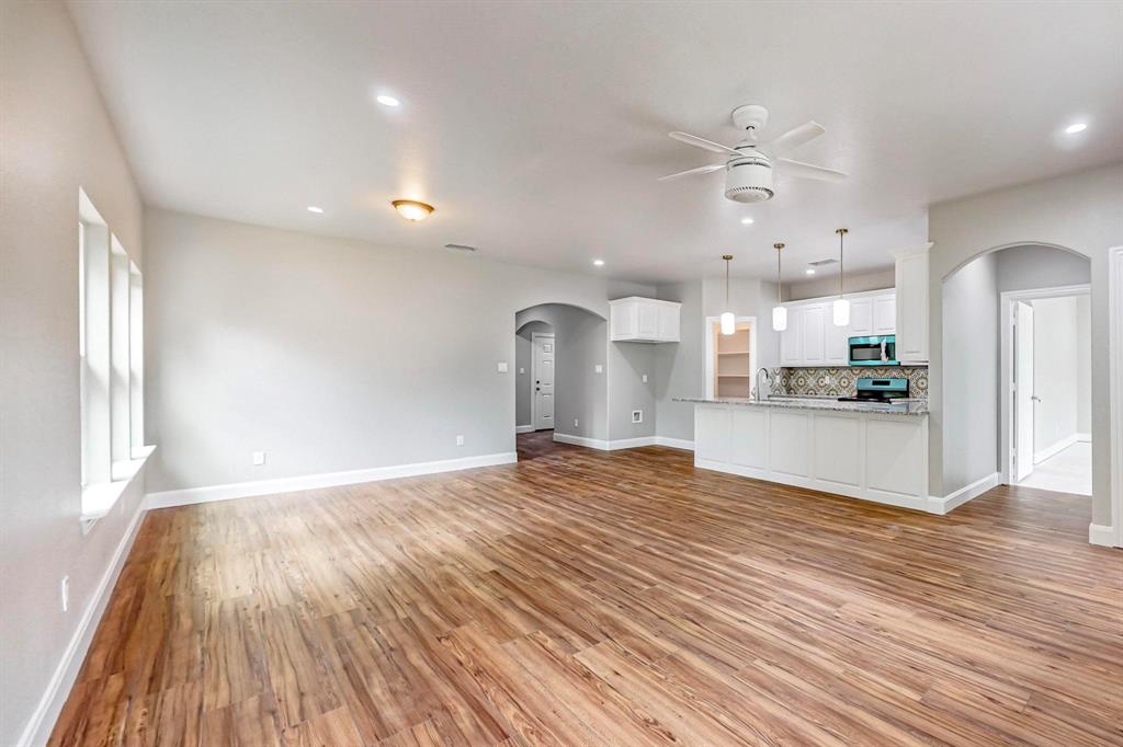 201 Dellis Street Property Photo 6