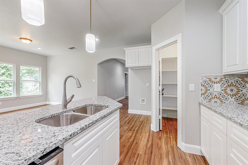 201 Dellis Street Property Photo 8