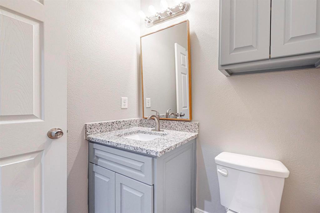 201 Dellis Street Property Photo 13
