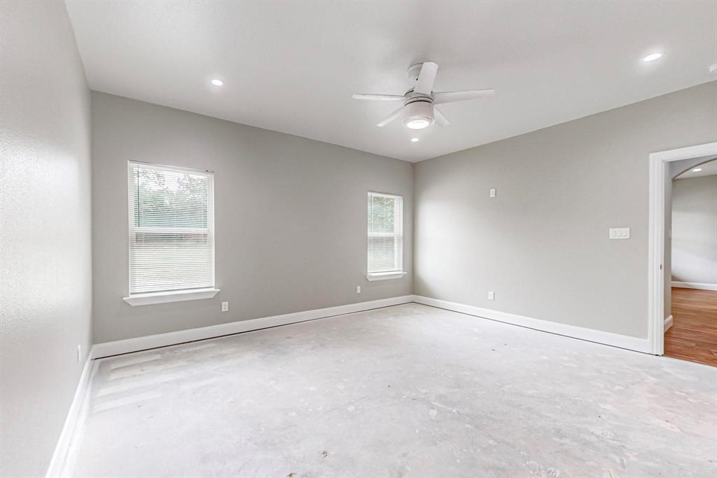 201 Dellis Street Property Photo 15