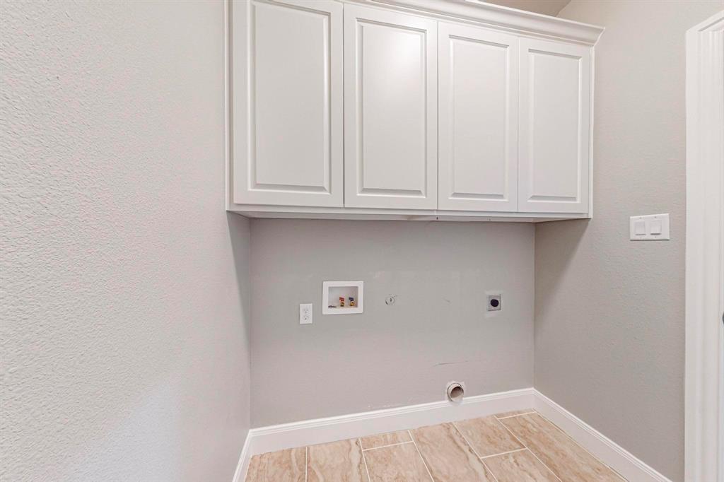 201 Dellis Street Property Photo 28