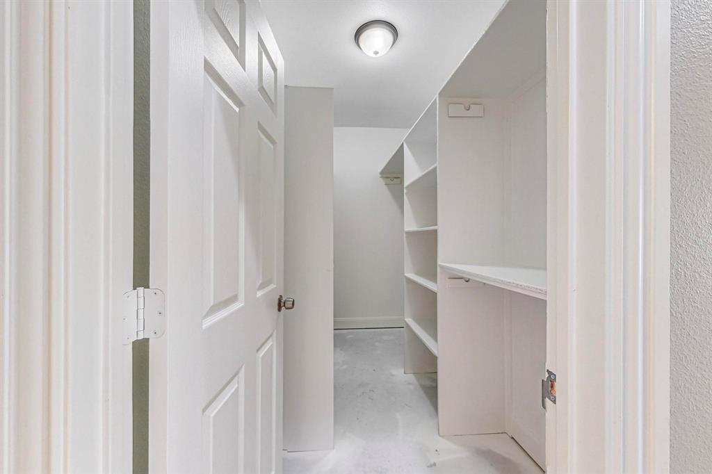 201 Dellis Street Property Photo 29