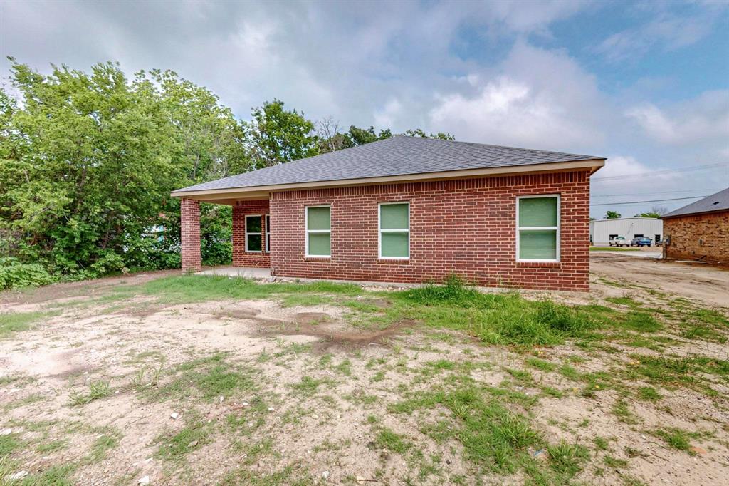201 Dellis Street Property Photo 32