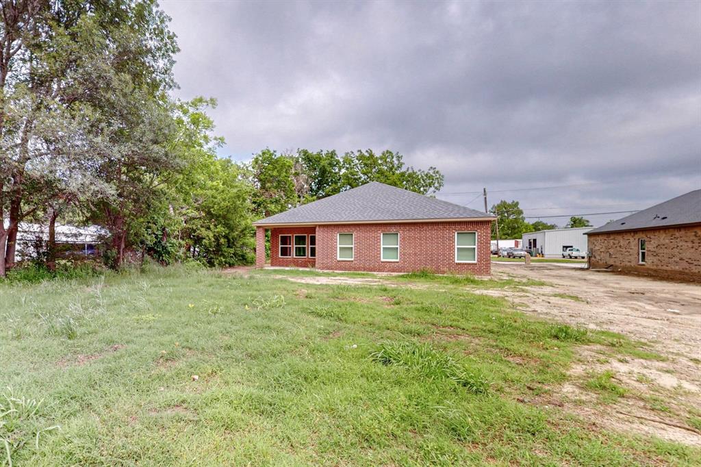201 Dellis Street Property Photo 34