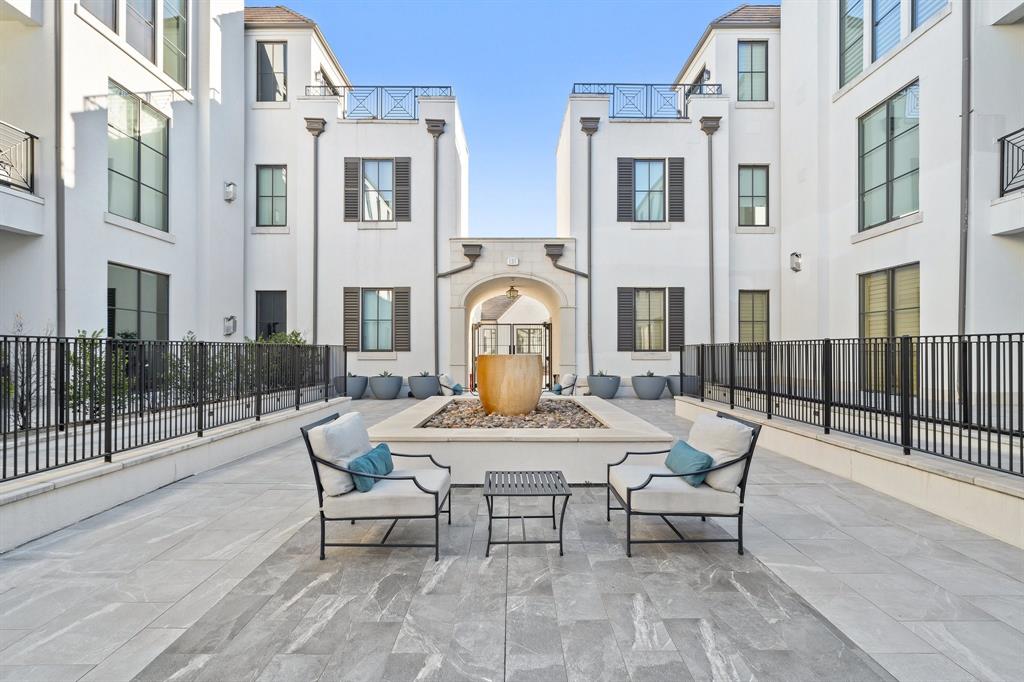 5270 Town And Country Boulevard Property Photo