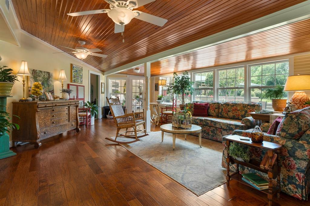 2027 Fm 779 Property Photo 2