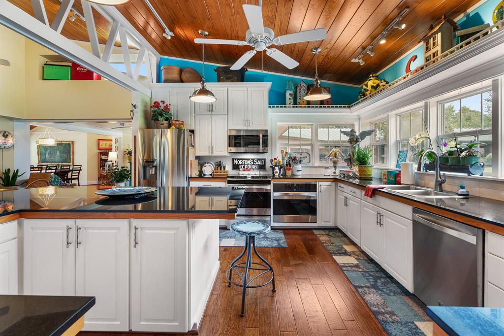 2027 Fm 779 Property Photo 14