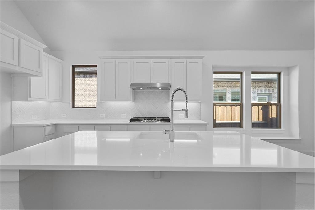 2081 Mack Avenue Property Photo 3