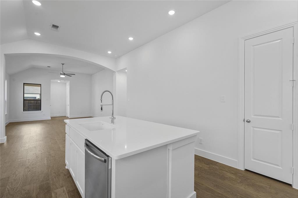 2081 Mack Avenue Property Photo 4
