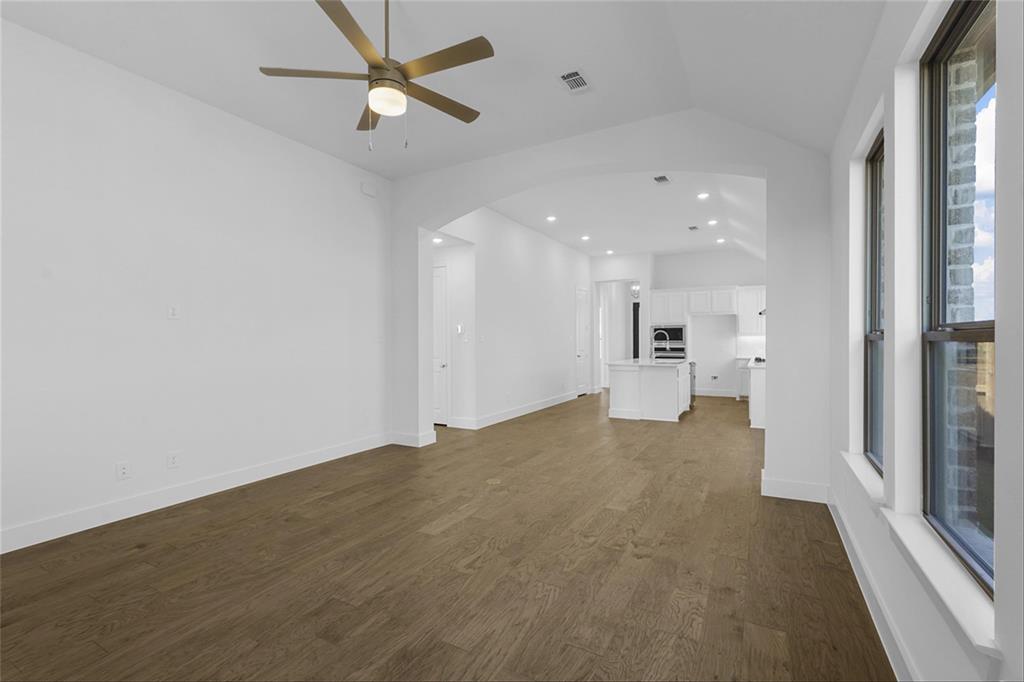 2081 Mack Avenue Property Photo 9