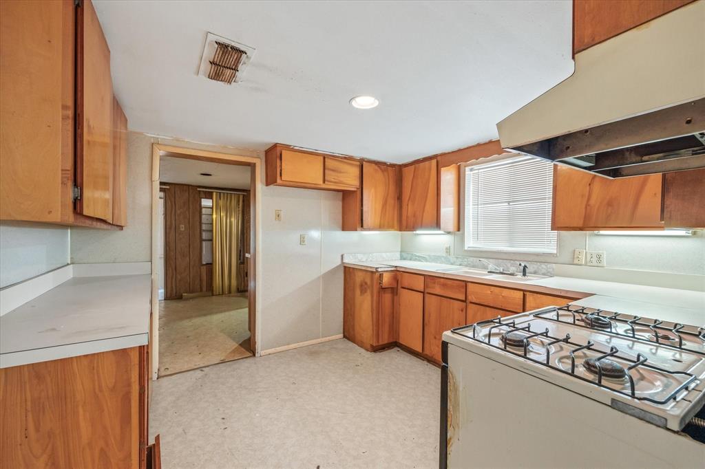 720 N Seaman Street Property Photo 8