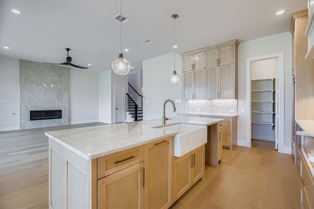 1252 High Property Photo 9