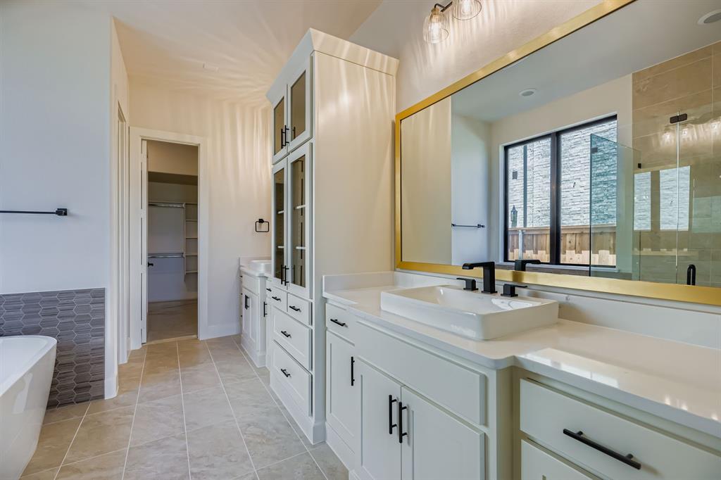 1252 High Property Photo 17