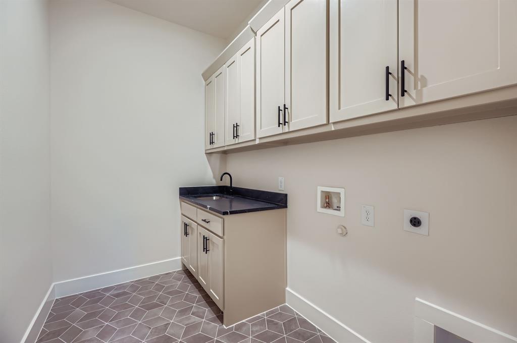 1252 High Property Photo 26