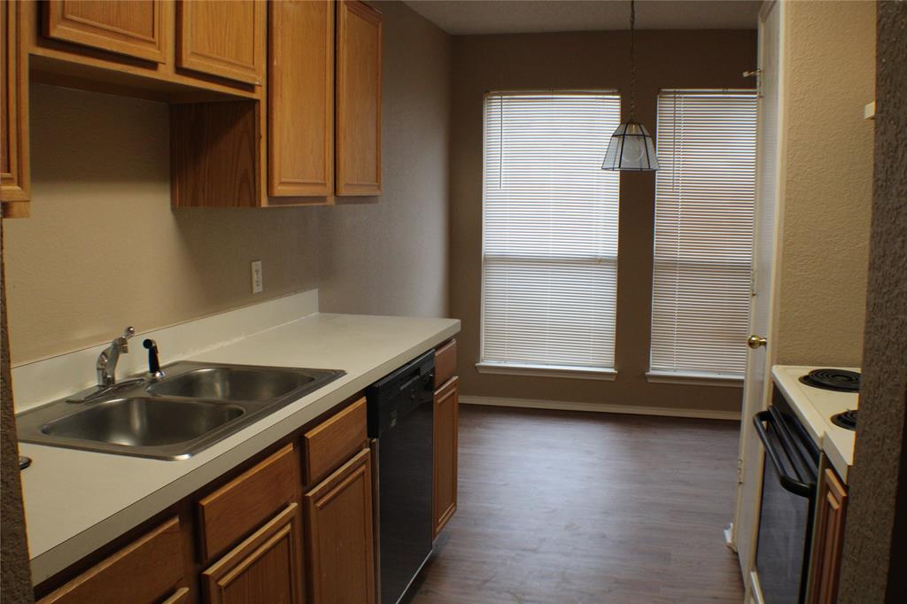 5808 Matt Street Property Photo 7
