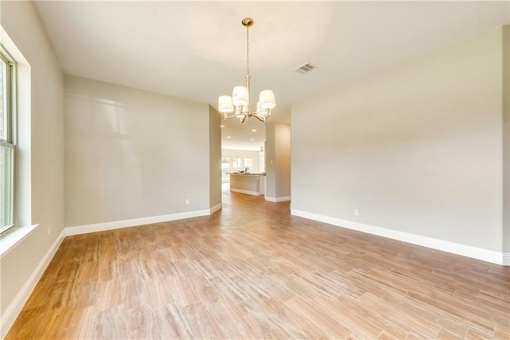 324 E Pecan Street Property Photo 5