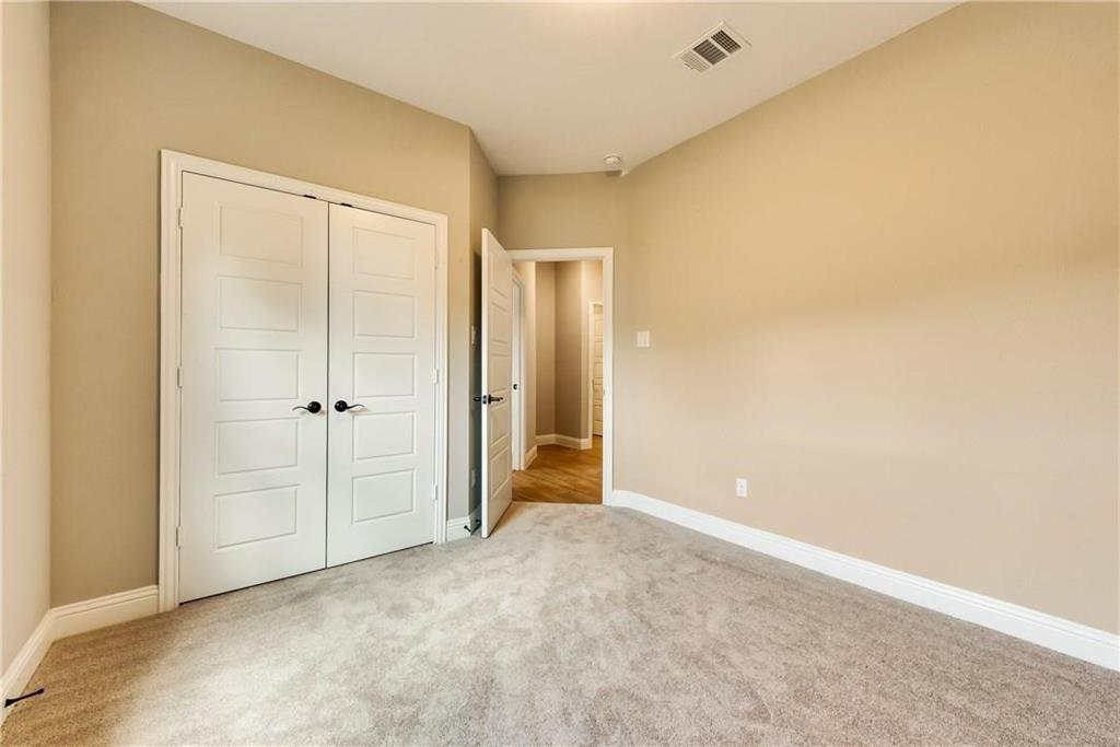 324 E Pecan Street Property Photo 16